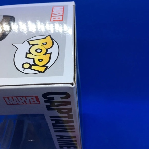 Funko Pop! Falcon and the Winter Soldier: Captain America #818 Amazon Exclusive - Picture 4 of 11
